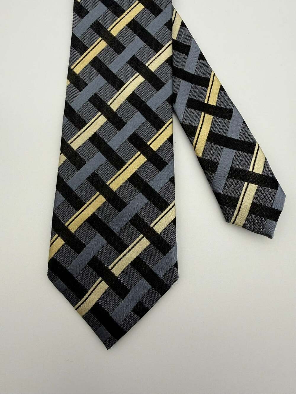 Geoffrey Beene Men's 100% Silk Tie Black Gray Gold Woven Geometric Lattice 59"